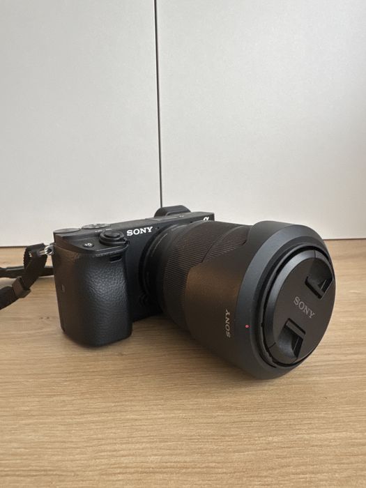 Безогледален фотоапарат Sony A6400 на 3000 кадъра