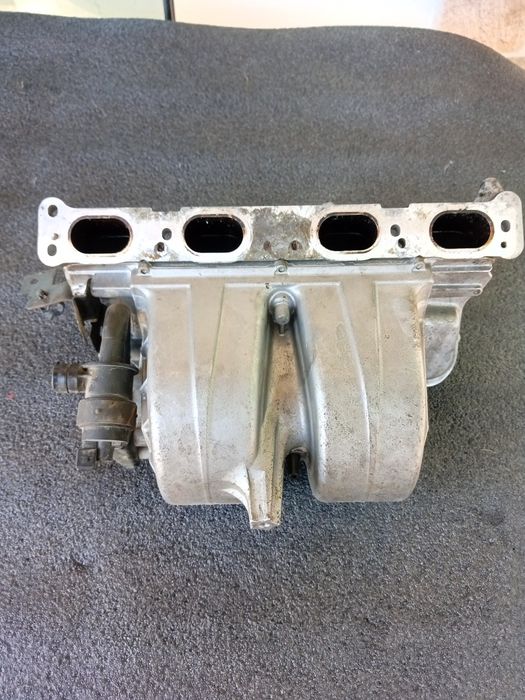 Vând galerie admisie Opel Astra h 1.6 benzina  cod  motor Z16Xep