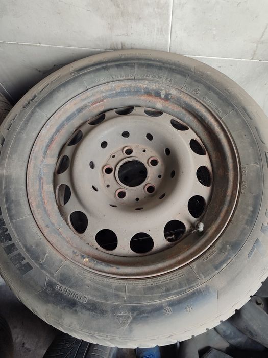 Шина с штамповом диске