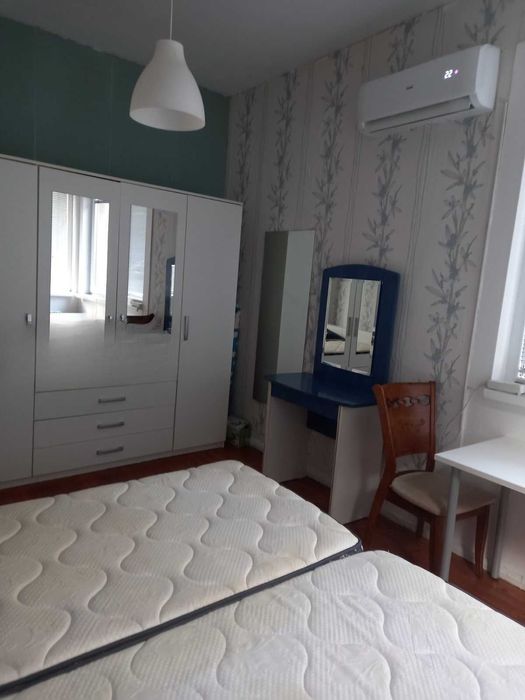 Дава се под наем Тристаен апартамент в София, Център - 98 кв.м за 750 € - Снимка #2