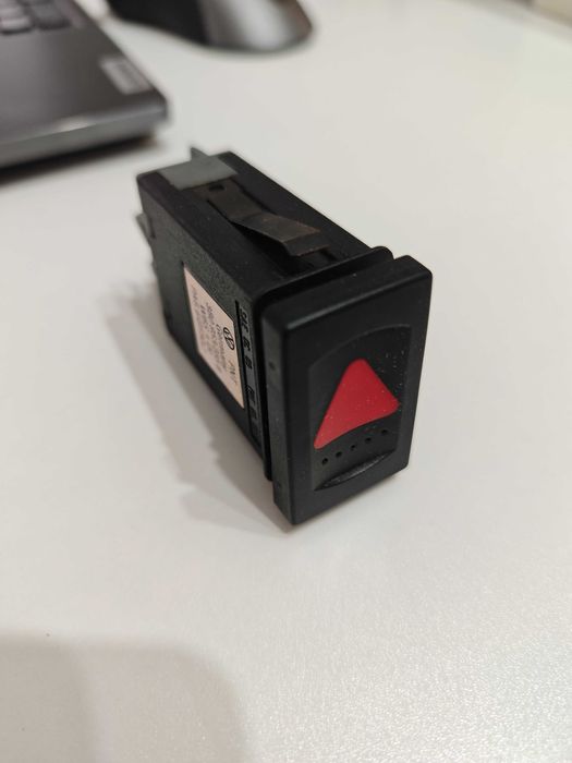 Comutator lumini avarie VW Passat B5/B5.5 1996-2005 cu releu integrat