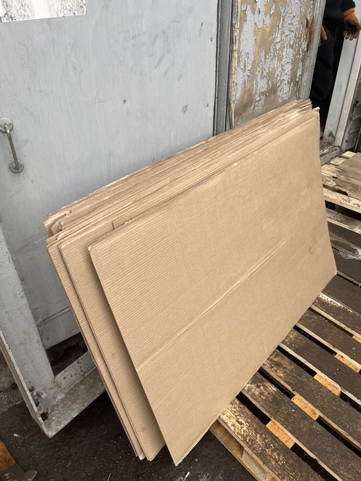 Картонные листы.