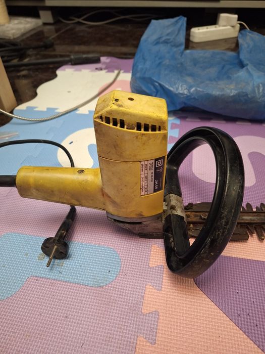 Foarfeca electrica gard viu