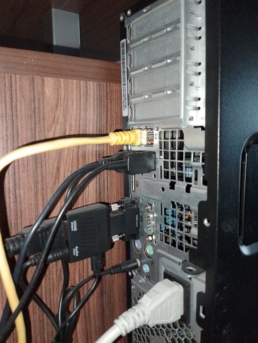 Продавам офис компютър HP