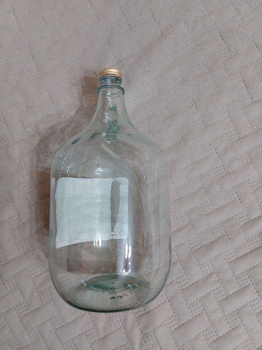 Продам пяти литовые бутылей.