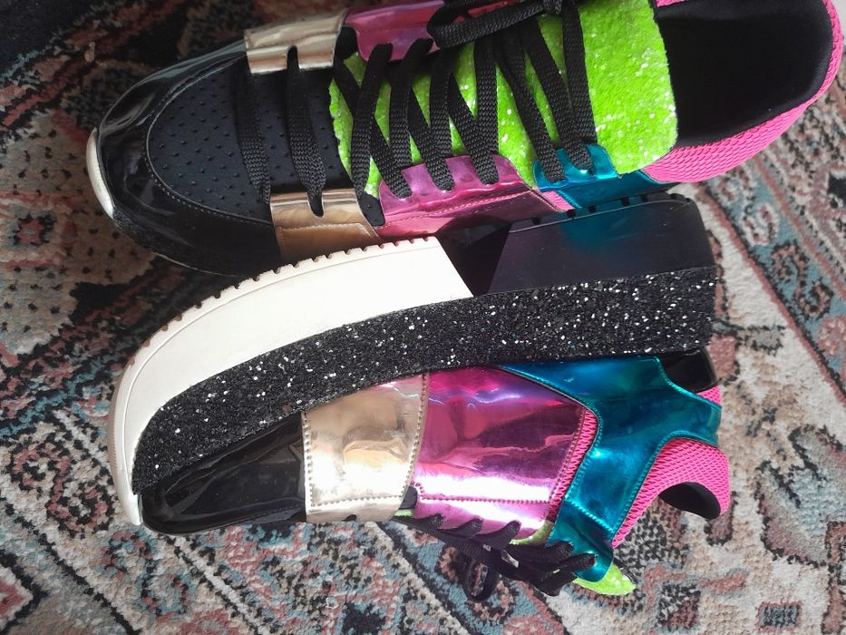 Кроссовки женские