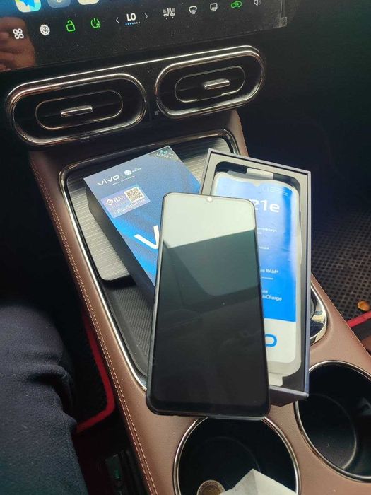 Vivo V21e 6/128 GB продаётся