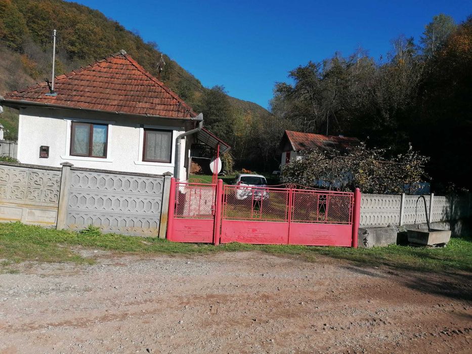 Casa de locuit+pamant+padure