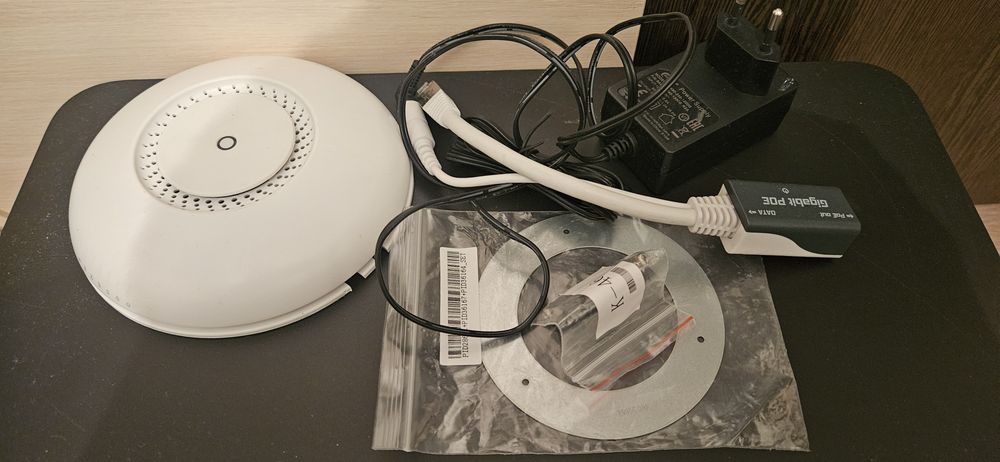 Wifi точки доступа MikroTik RBcAPGi-5acD2nD