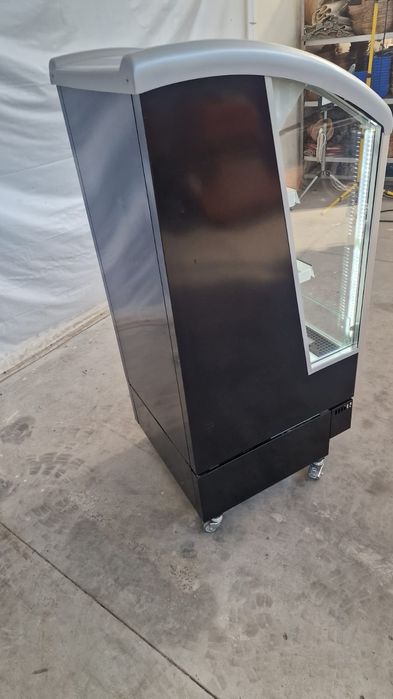 Крайстенна хладилна витрина Carrier