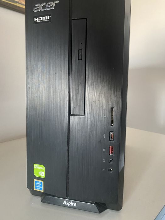 Компютър ACER Aspire с WINDOWS 10