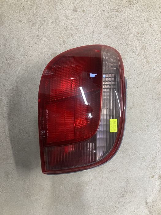 Ляв стоп за тойота ярис/Toyota yaris 00-02г