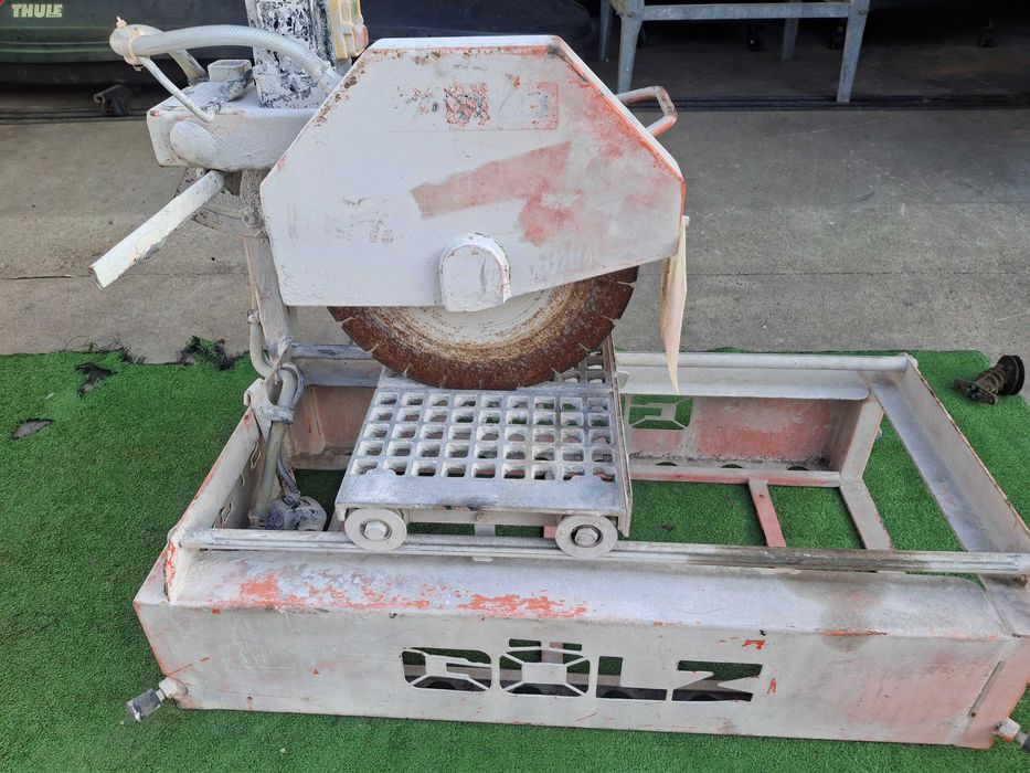 Машина за рязане на тухли и камък