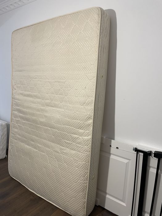 Vand saltea in stare foarte buna