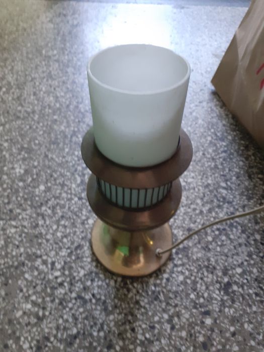 Осветителни тела за нощно шкафче.