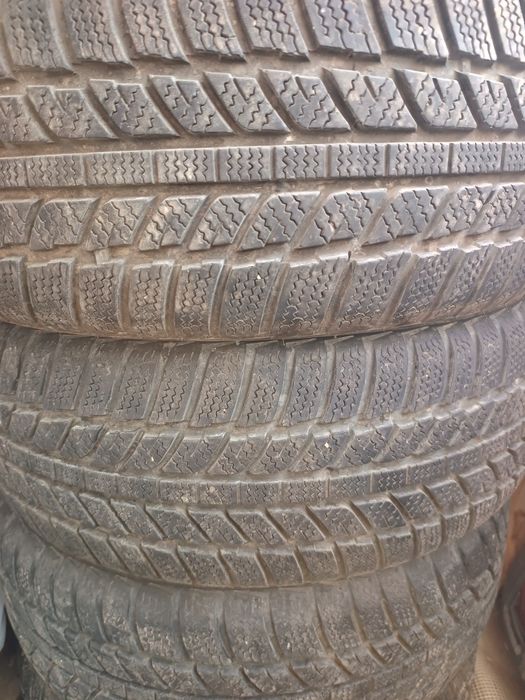 Set 4 anvelope iarnă 205/60R15, DOT 2014, profil 80 %!
