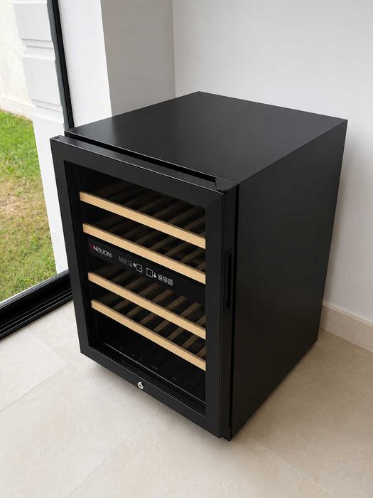Răcitor profesional de vin ZS-B145, 49 sticle, nou