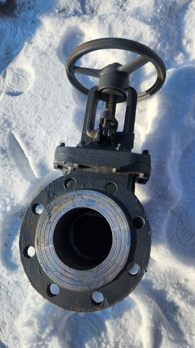 Продам задвижки 150 и 100