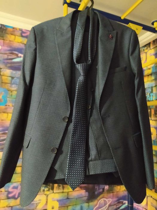 Костюм мужской классический