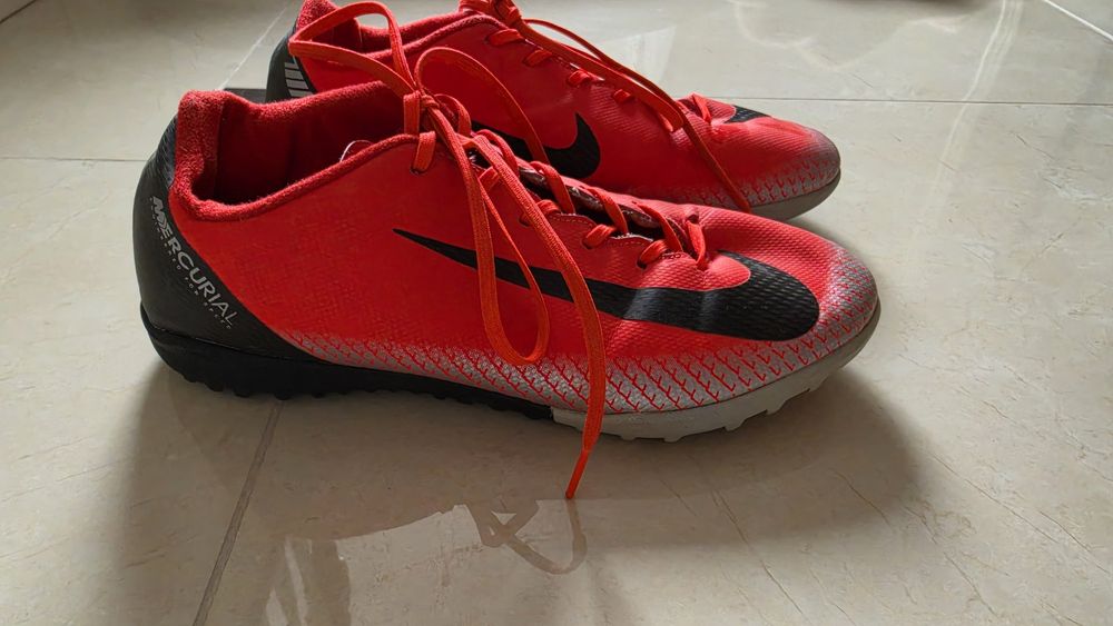 Футбольные кросовки шиповки Nike 38 размер