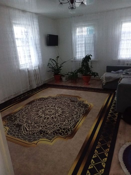 **Срочно продаётся дом с большим участком**