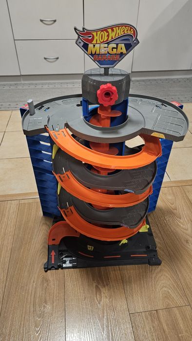 Hot wheels Mega Garage