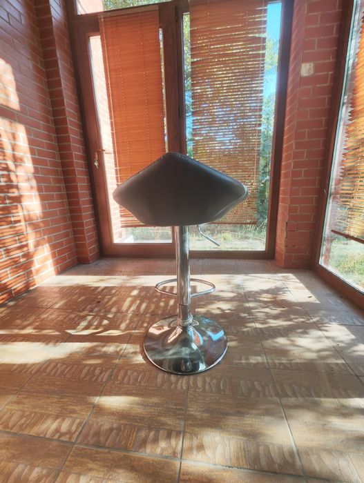 Продам барные стулья