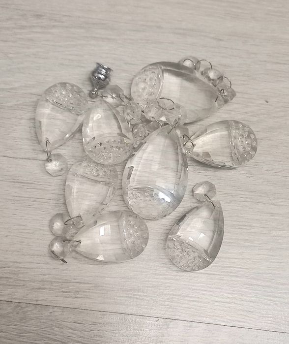 Стильная люстра в зал