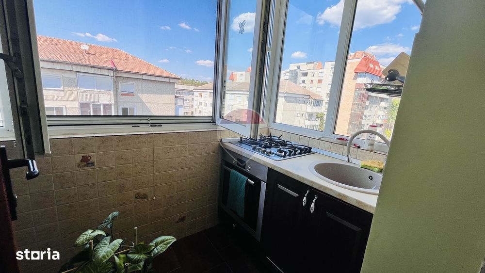 Apartament cu 3 camere de vânzare în zona Dragos Voda