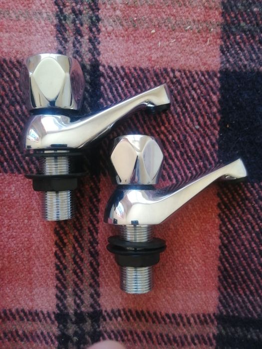 Кранчета за вода, стоящи нови.