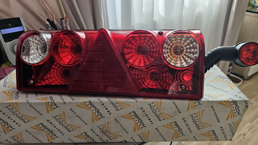 Stop dreapta Camion colt alb rosu portocaliu