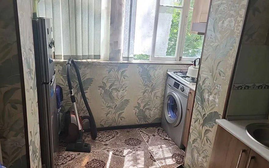 Однокомнатная улица Шота Руставели  балкон 1.5х3 метра кирпичный дом