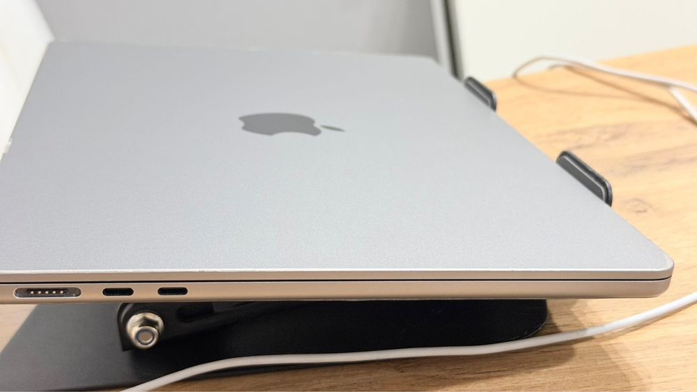 Macbook air M2 8/256