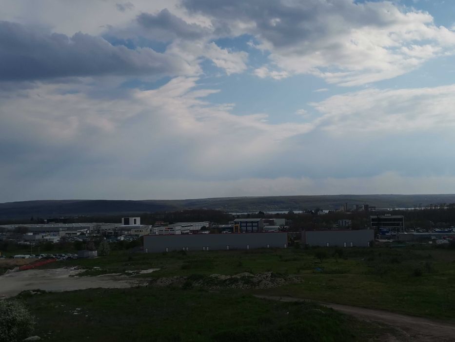 Продавам тристаен апартамент в гр. Варна.