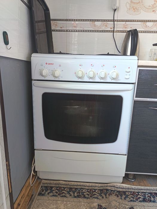 Gefest. Gaz plita. Xolati yaxshi