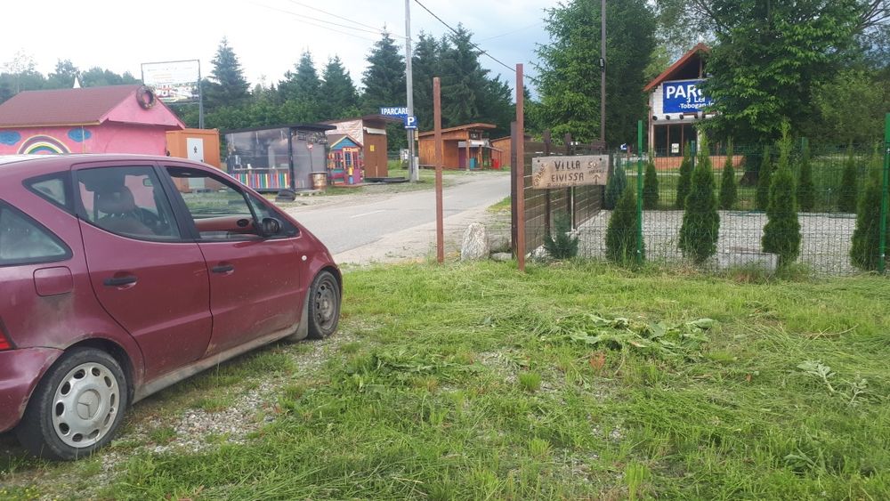 Teren la 50 m de Castelul de Lut si Povestea Calendarului