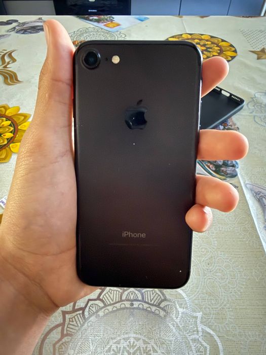 Iphone 7 32 GB qora