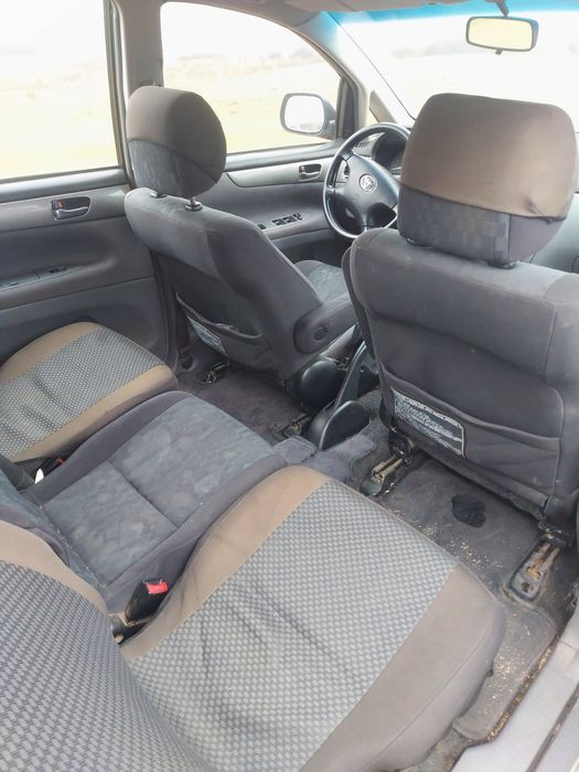 Vând toyota avensis verso, masina este radiată !