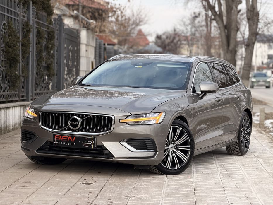 Vand/Schimb Volvo V60 PlugIn Hybrid 4x4 Impecabil