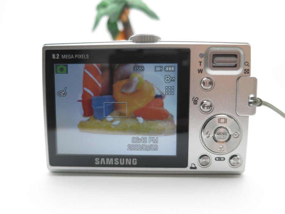 Samsung L100 ултра компактен цифров фотоапата, дигитална камера с алуминиев корпус, в отлично сътояние, тестване и работи перфектно, пълен комплект
