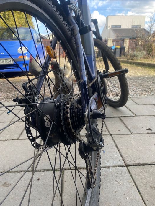 •	Bicicletă electrică (E-Bike) MTB hardtail