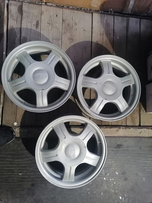 Продам диски 14 радиус на приору. 3 штуки.