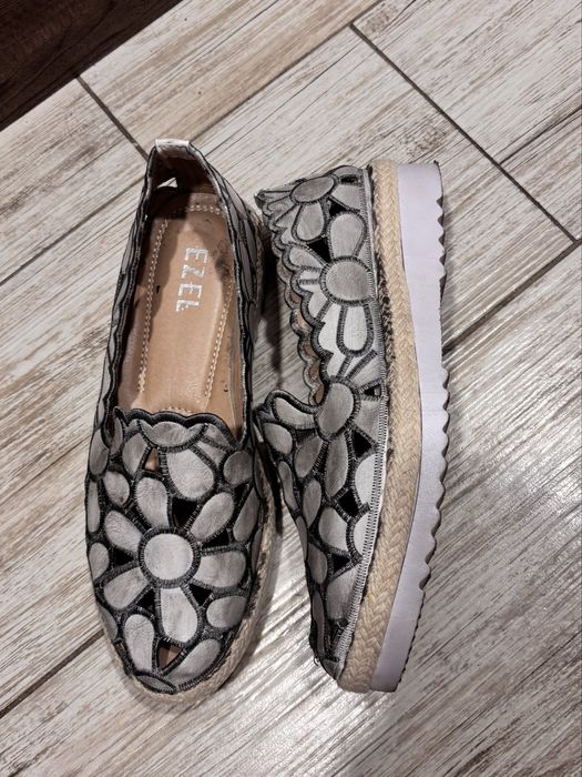 Стилни дамски обувки – платформи + елегантни обувки на ток.