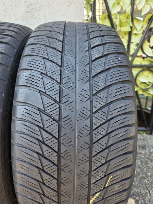 Vând patru anvelope de iarna Bridgestone 245 50 19 dot 1821