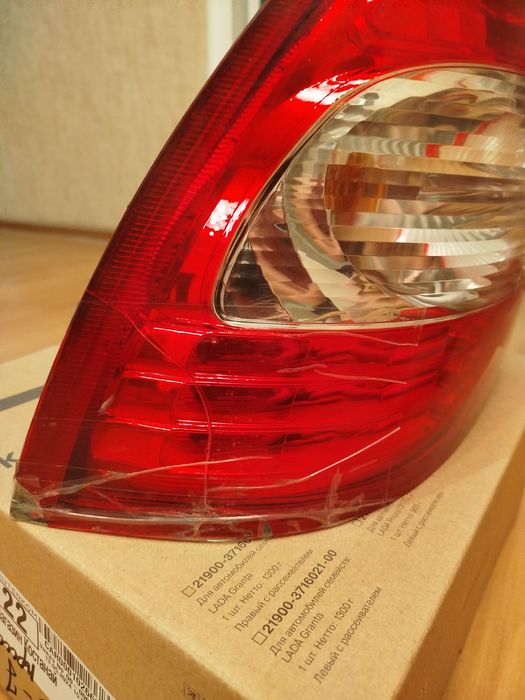 Продам задний левый фонарь приора 2 б/у