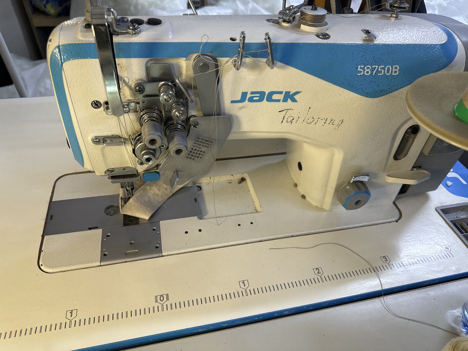 Швейная машинка двухигольная