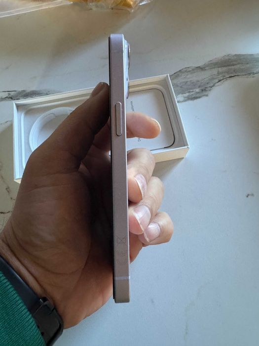 Продавам IPhone 14