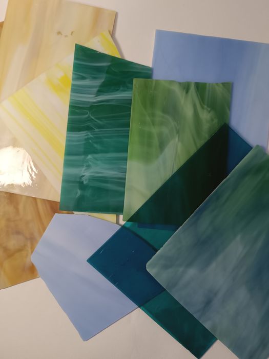 Цветное стекло остатки