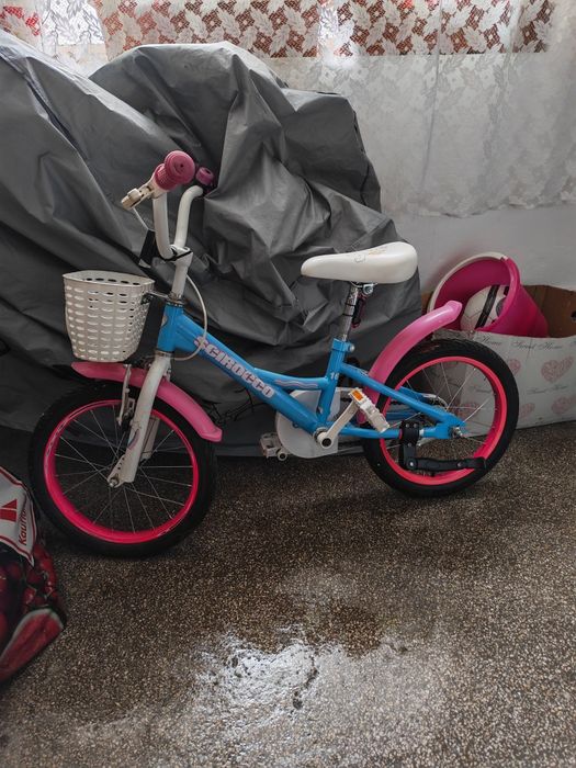 Bicicleta copii de la 4  la 7 ani.