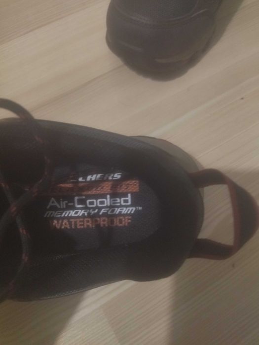 Продам обувь Skechers